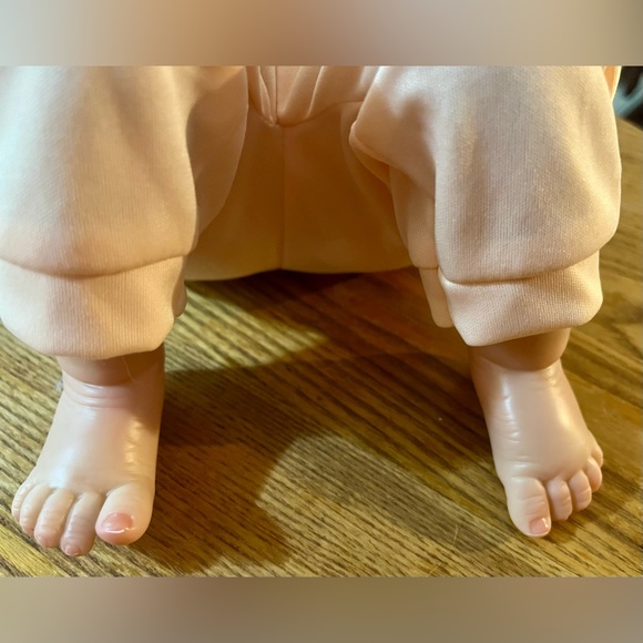 CHARLIE Realistic Life-Like Baby Doll w/2 Outfits - Gender Neutral Reborn? - Picture 7 of 14